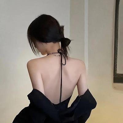 笼中女